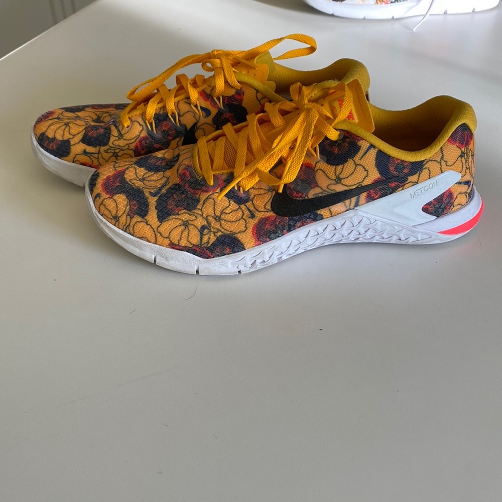 Nike MetCom running shoes